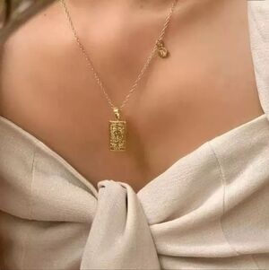 CANCER ♋ - 18k Gold Plated Stainless Steel Zodiac Sign Tarot Card Neckl…